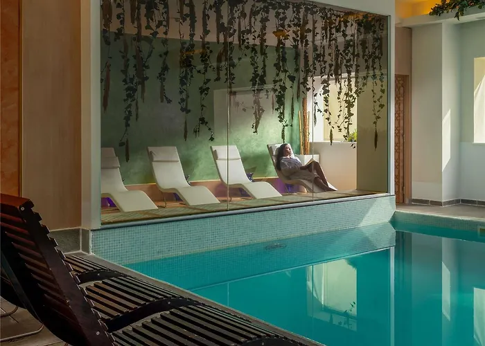 Novotel Centre Hotel 4*