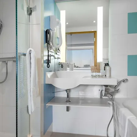 Novotel Centre Hotel 4*