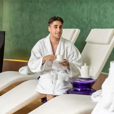 Novotel Centre Hotel 4*