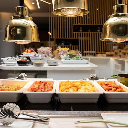 Novotel Centre Hotel 4*