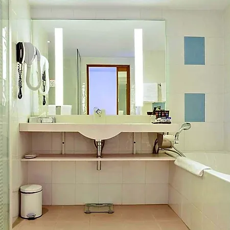 Novotel Centre Hotell 4*