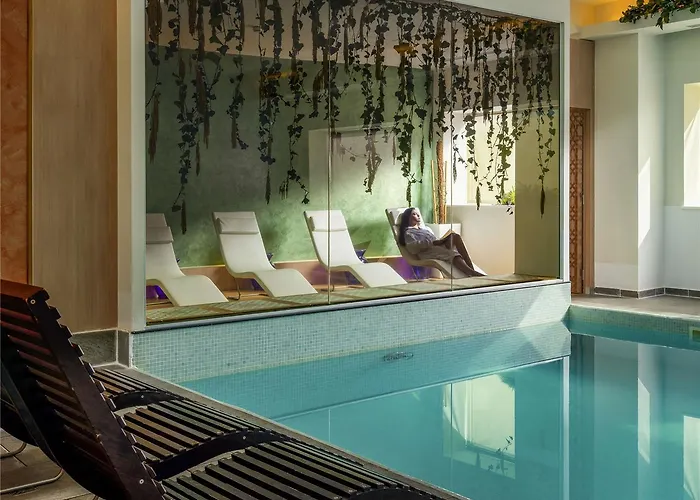 Novotel Centre Hotel 4*