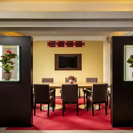 Novotel Centre Hotel
