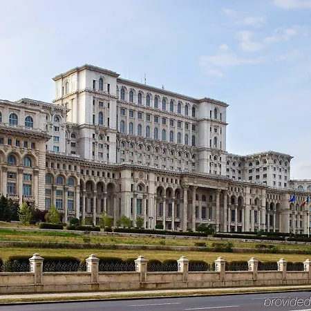 Novotel Centre Hotel 4*