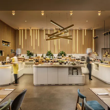 Novotel Centre Hotel